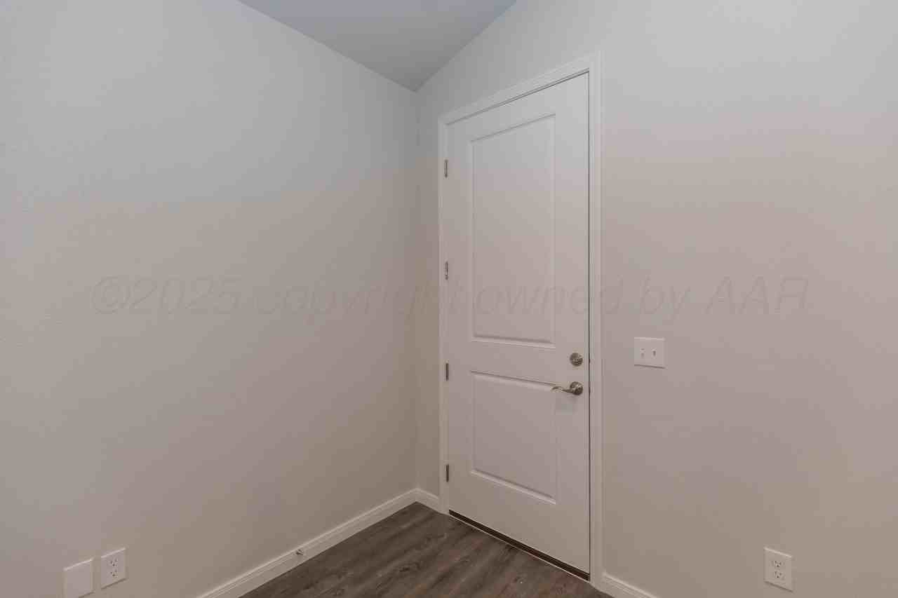 7511 Beck Dr - Photo 3 of 30