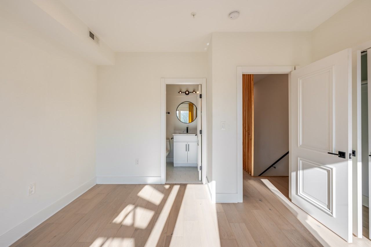 761 19th St Ne #4 - Photo 4 of 33