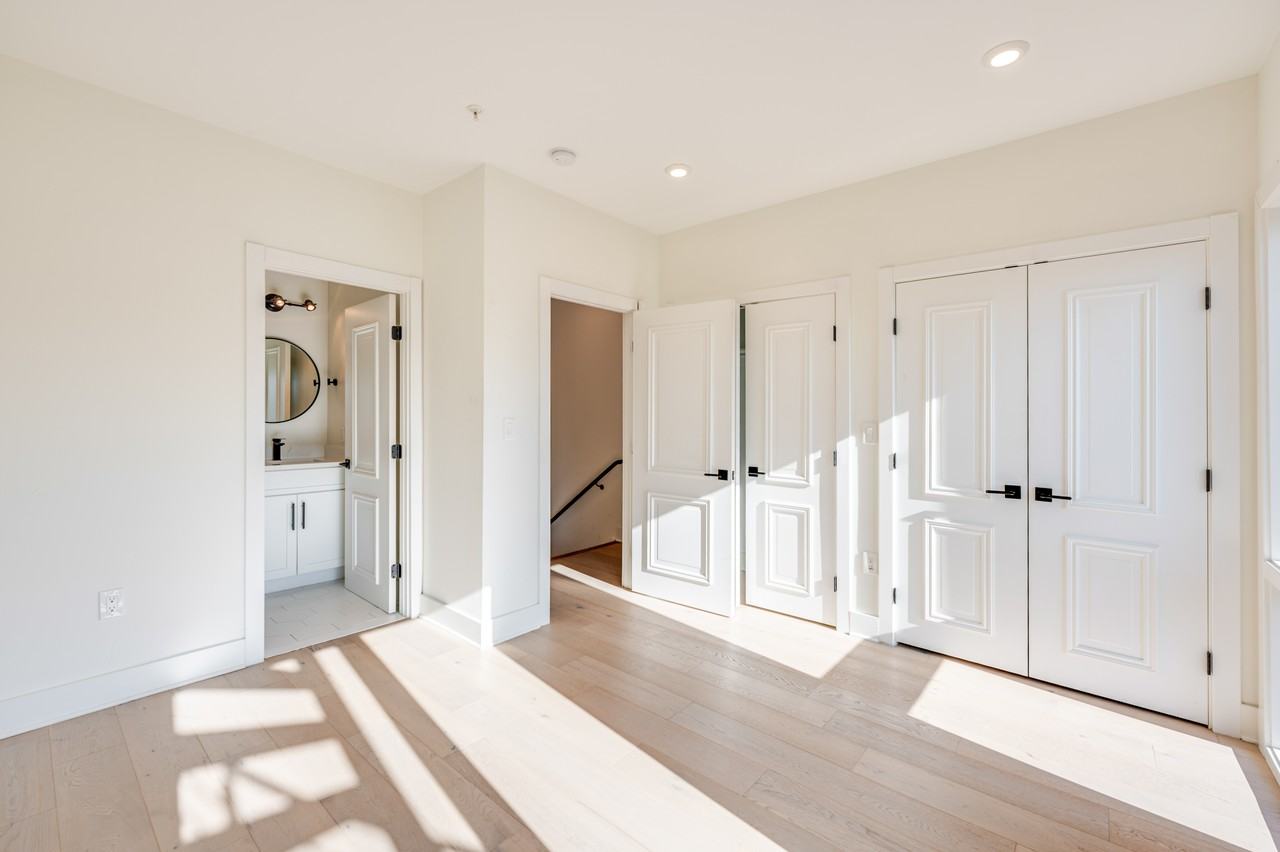 761 19th St Ne #4 - Photo 5 of 33