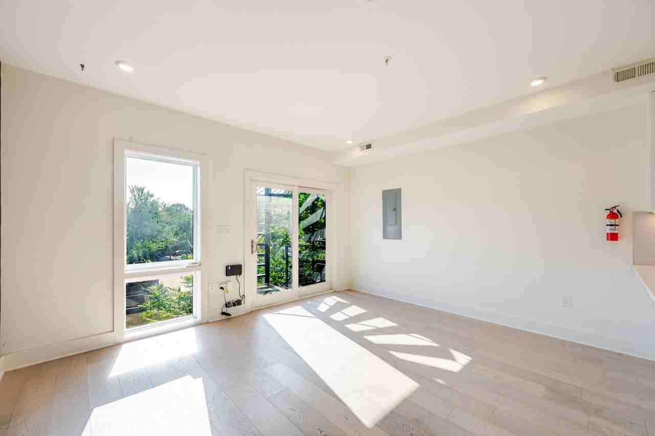 761 19th St Ne #4 - Photo 7 of 33
