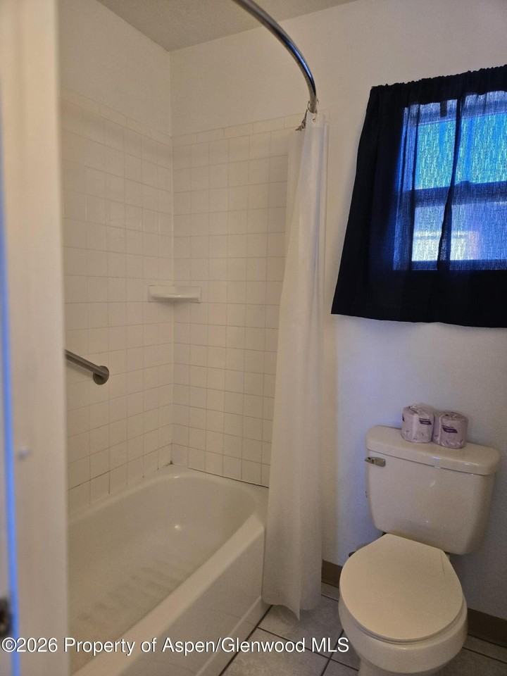 627 W Victory Way - Photo 3 of 8
