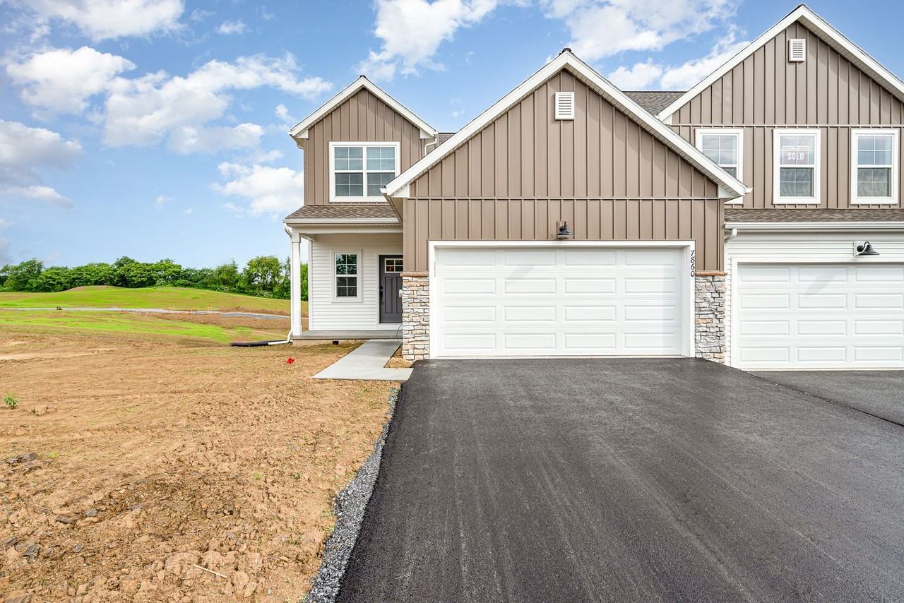 7860 Oak Brook Dr - Photo 2 of 30