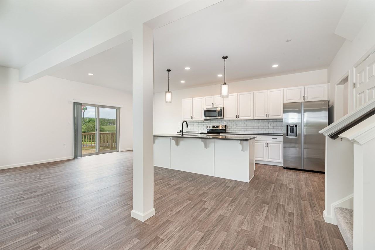 7860 Oak Brook Dr - Photo 5 of 30