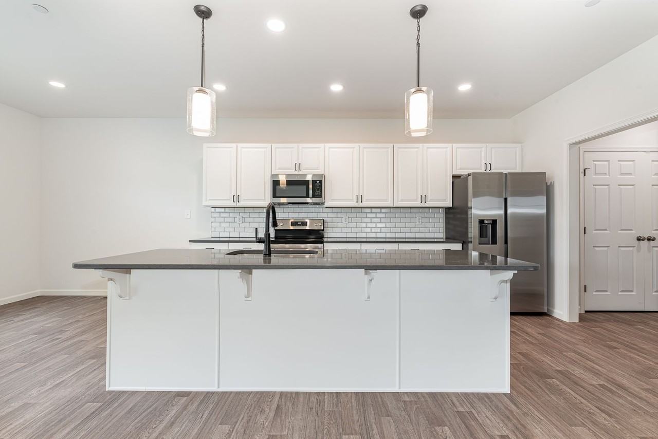 7860 Oak Brook Dr - Photo 6 of 30