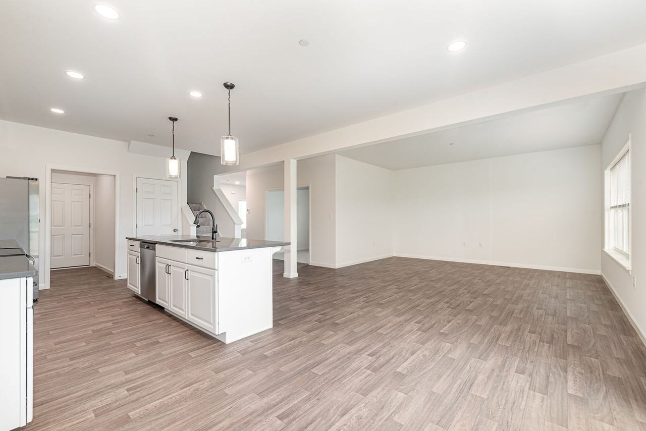 7860 Oak Brook Dr - Photo 7 of 30