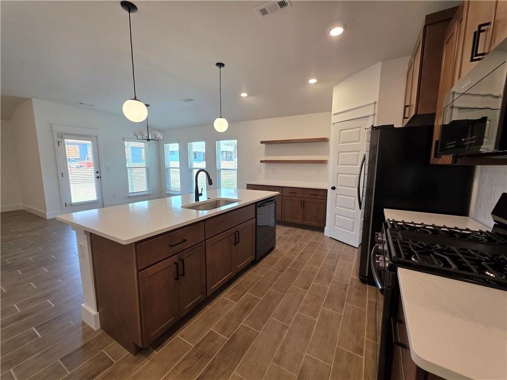 8760 Sunspire Ln - Photo 2 of 23