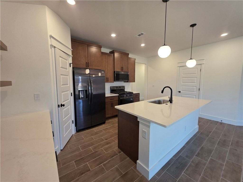 8760 Sunspire Ln - Photo 3 of 23