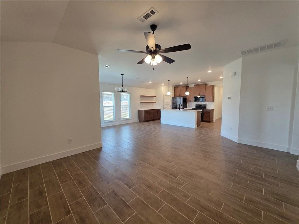 8760 Sunspire Ln - Photo 4 of 23