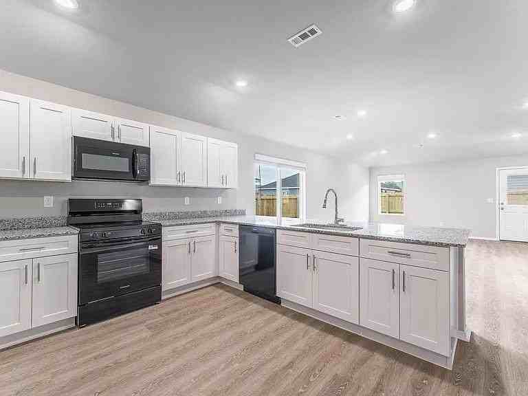 2527 E Meramec St - Photo 3 of 12