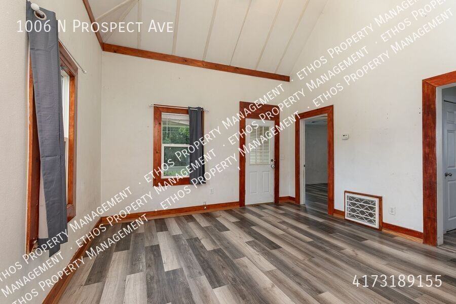 1006 N Prospect Ave - Photo 4 of 12