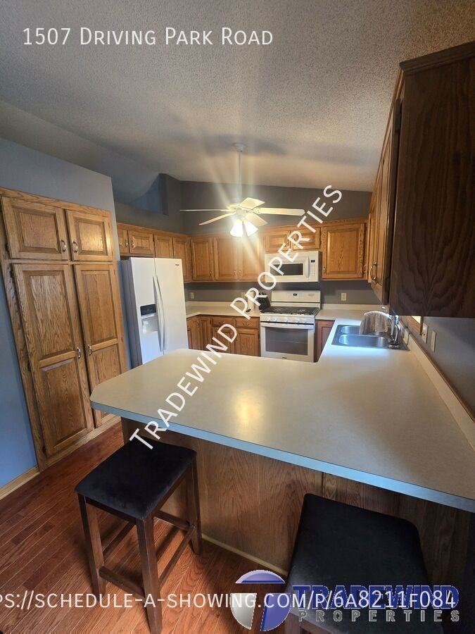 1507 Driving Park Rd - Photo 2 of 25