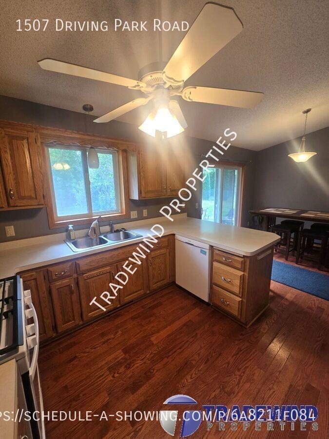 1507 Driving Park Rd - Photo 3 of 25