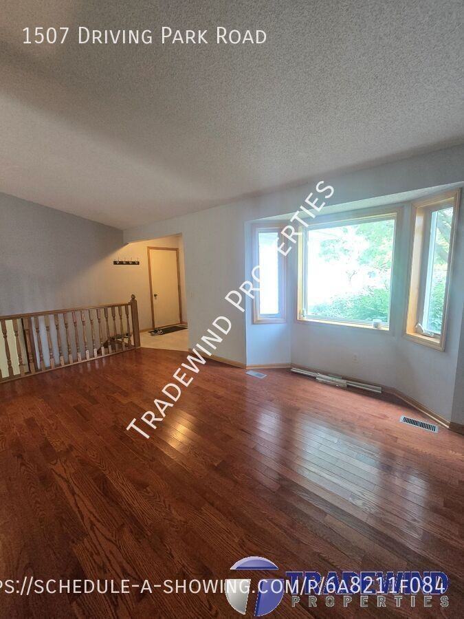 1507 Driving Park Rd - Photo 5 of 25