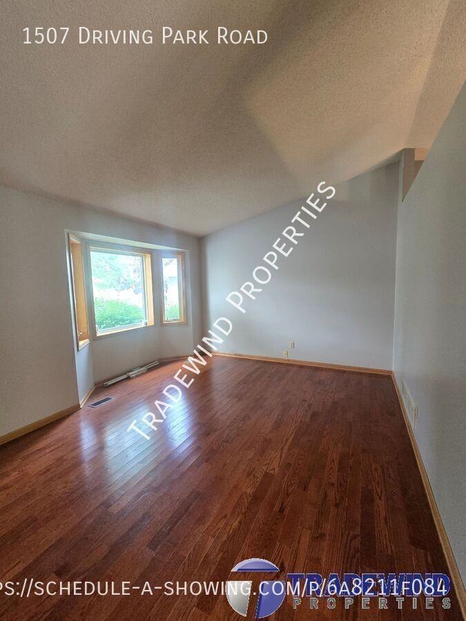 1507 Driving Park Rd - Photo 6 of 25