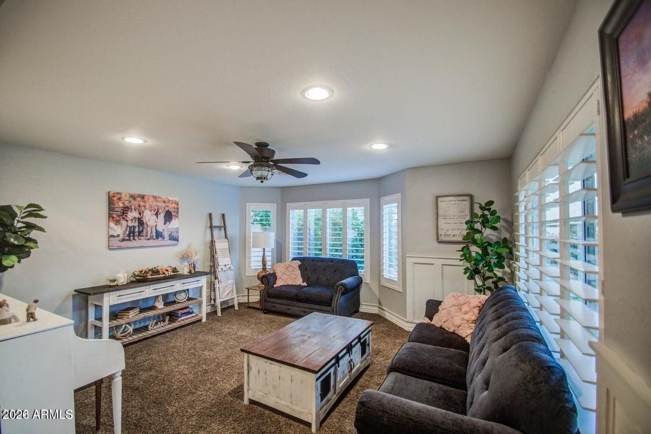 3904 E Leah Ct - Photo 7 of 50