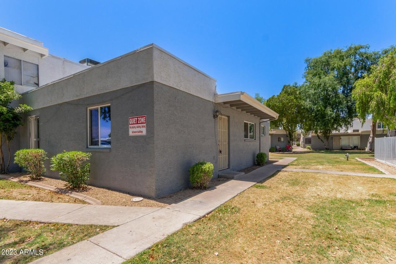 2633 W Ocotillo Rd #1 - Photo 4 of 27