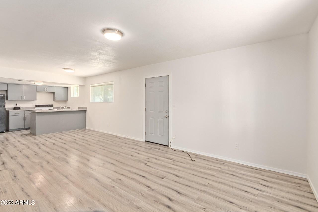 2633 W Ocotillo Rd #1 - Photo 6 of 27
