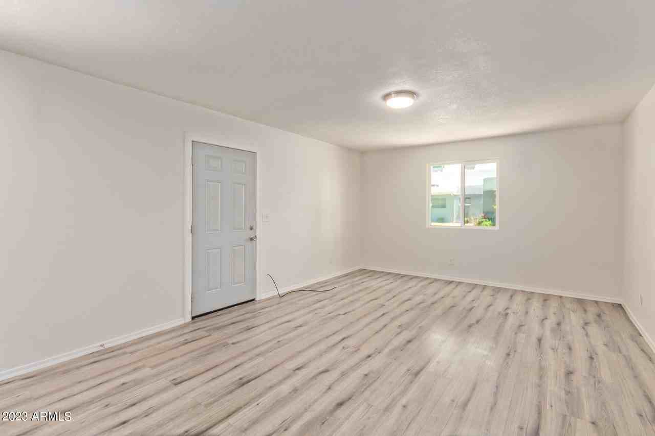 2633 W Ocotillo Rd #1 - Photo 7 of 27