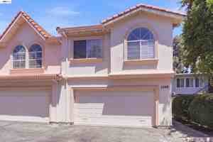 featured image of 1569 Oxford St