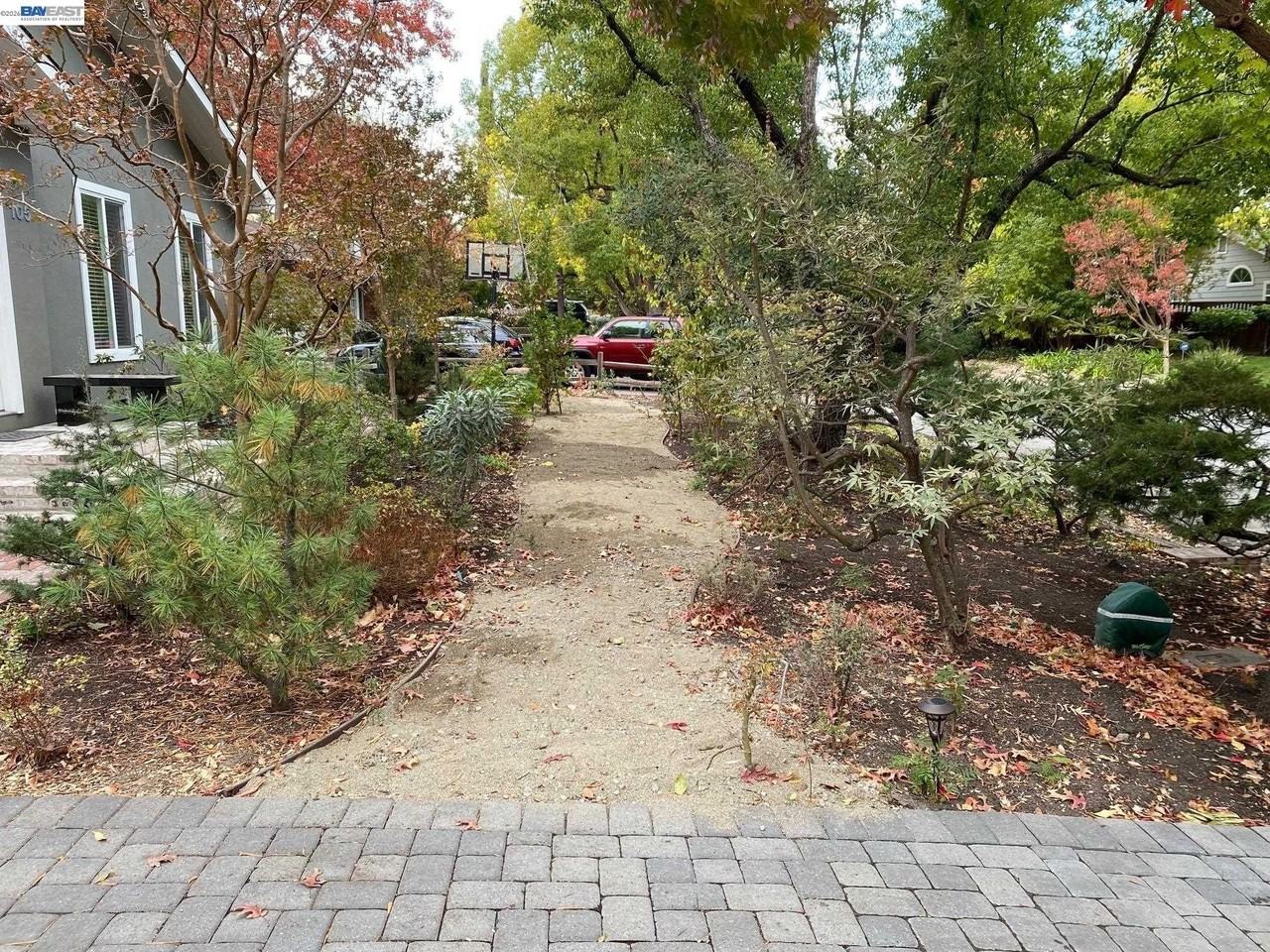 105 Roberta Ave - Photo 3 of 27