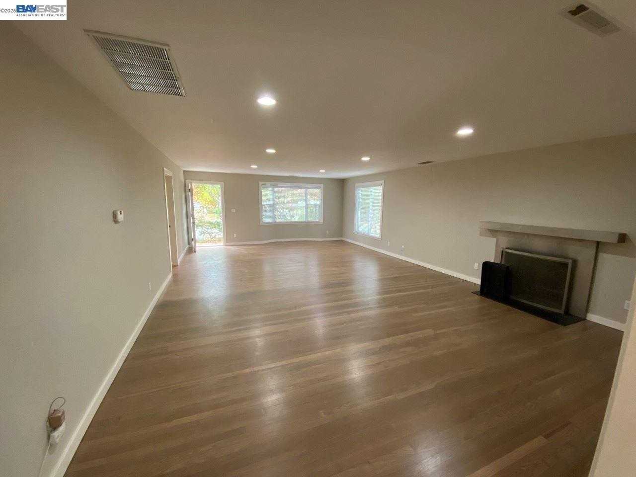 105 Roberta Ave - Photo 6 of 27