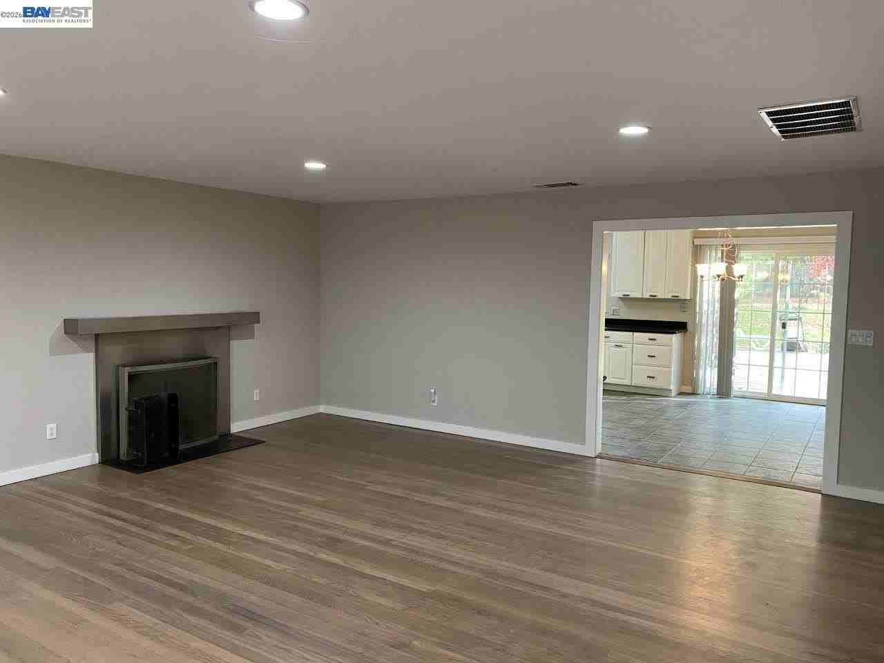 105 Roberta Ave - Photo 7 of 27