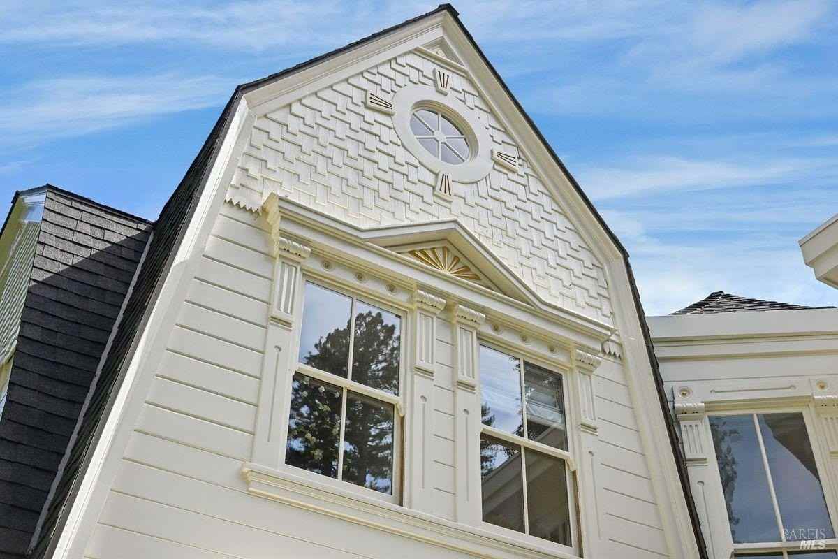276 Beach Rd - Photo 3 of 50