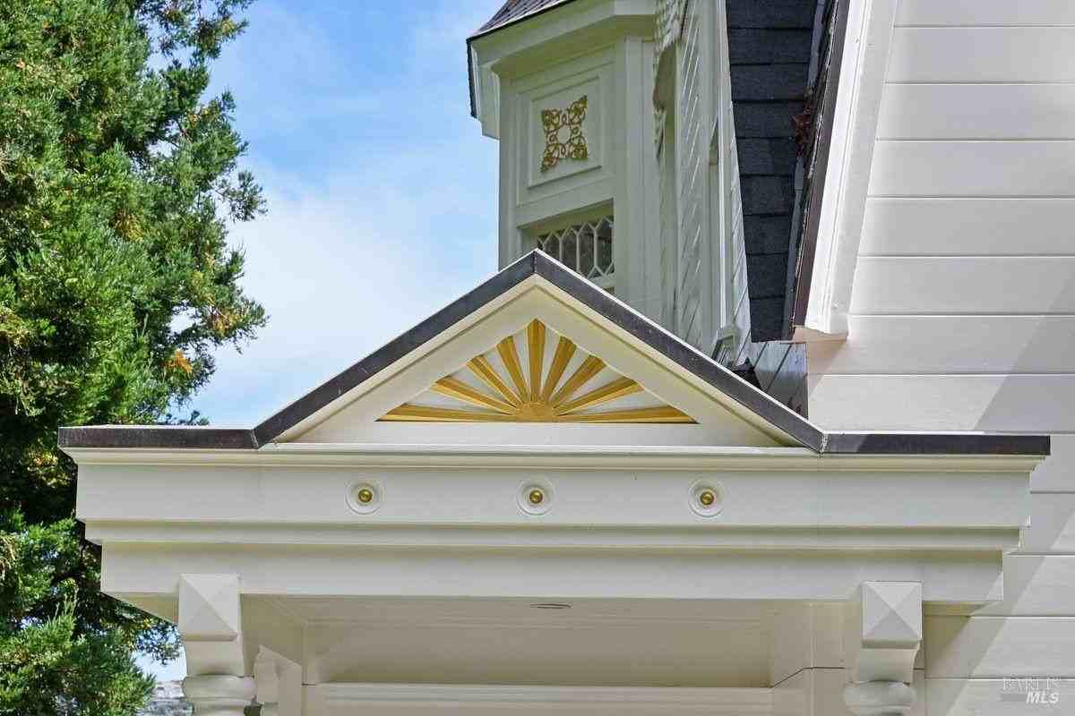 276 Beach Rd - Photo 4 of 50