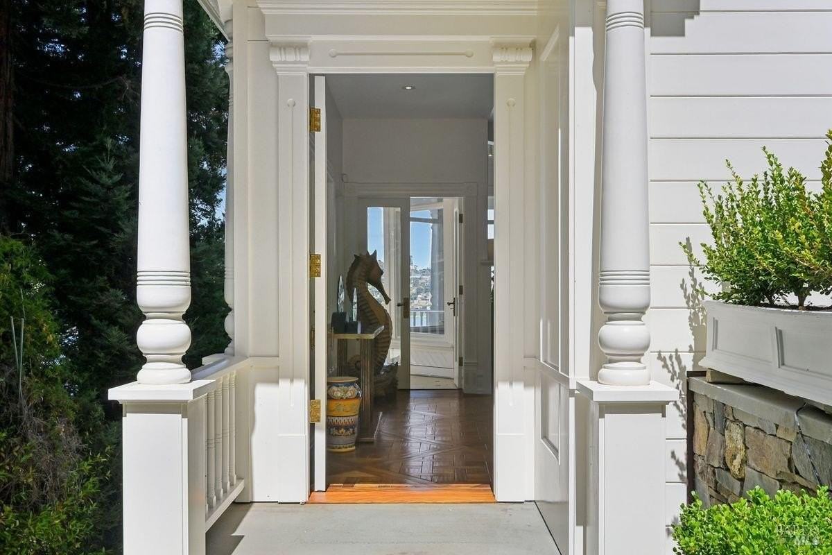 276 Beach Rd - Photo 5 of 50