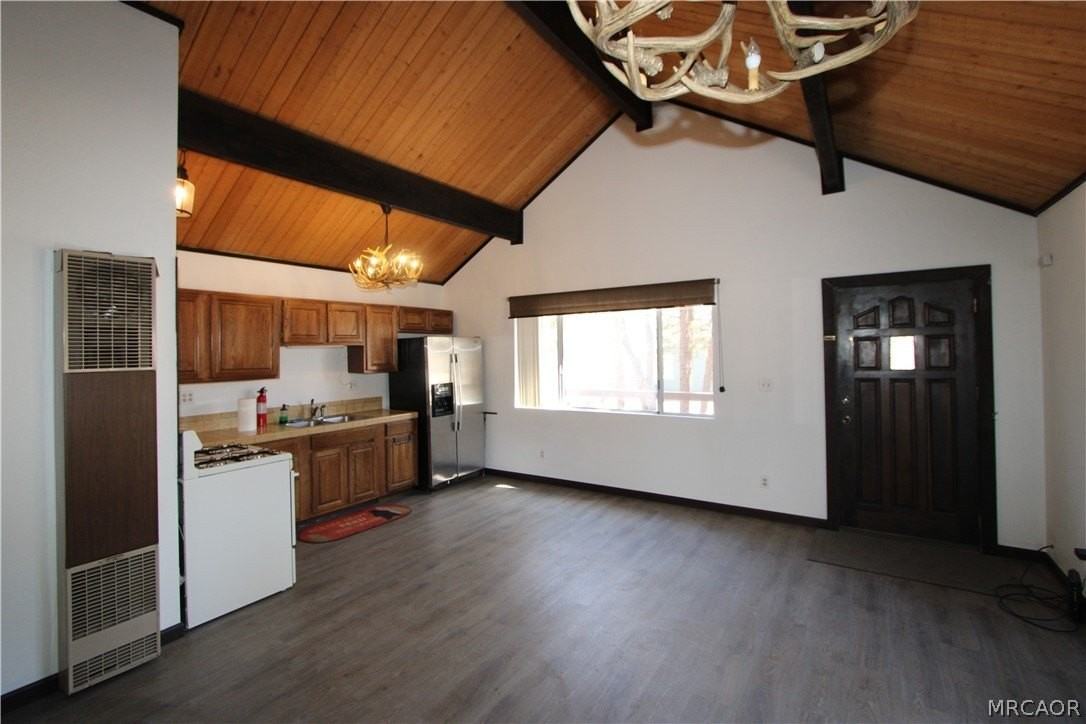 898 Los Angeles Ave - Photo 2 of 16
