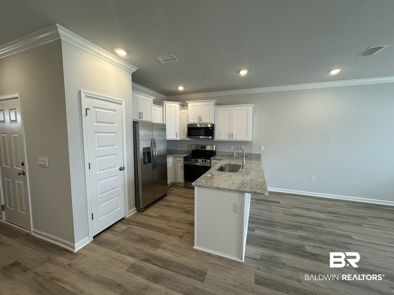 4446 Lost Bay Dr - Photo 4 of 14