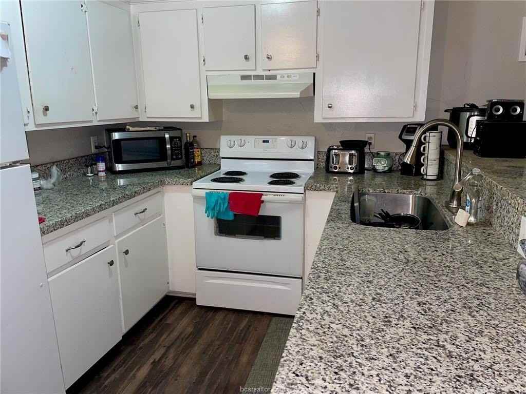 1300 Airline Dr - Photo 2 of 10