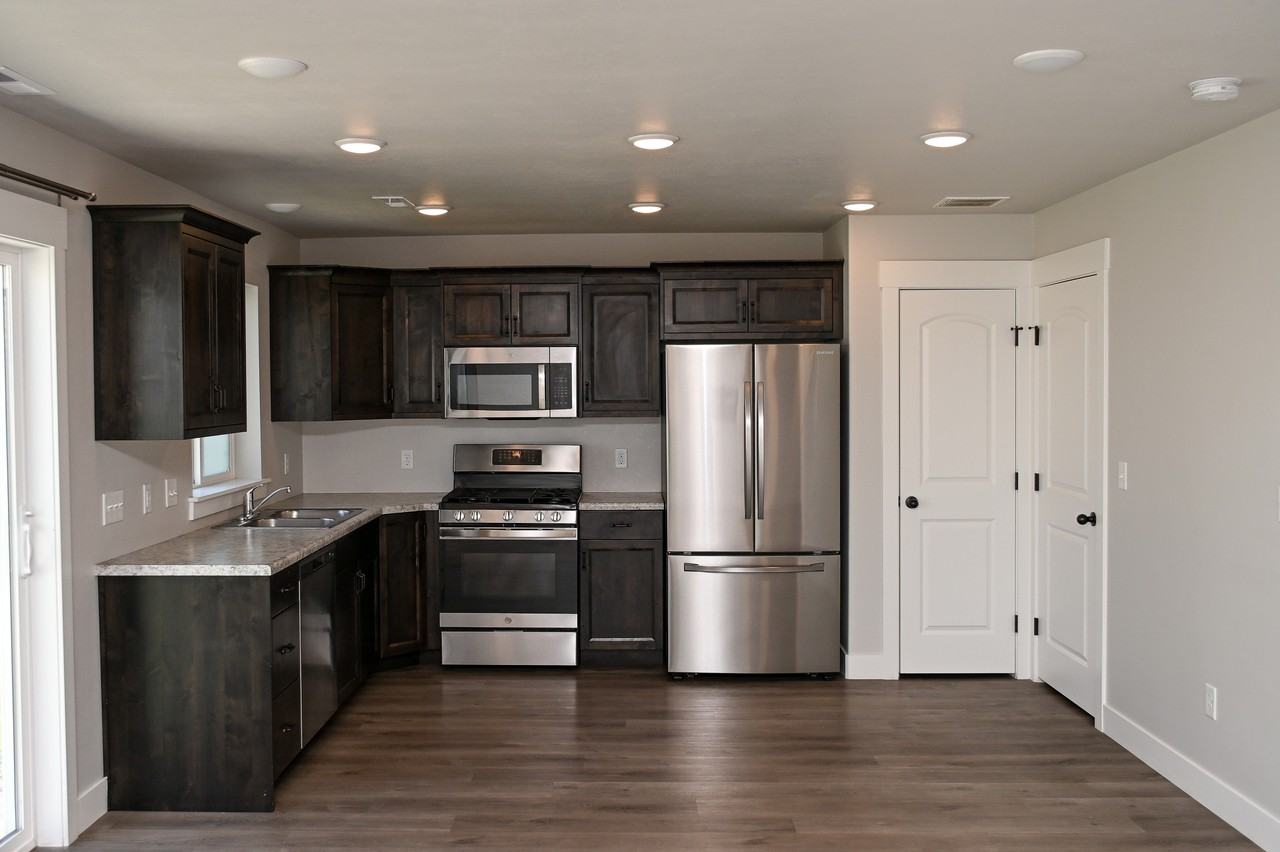 1463 W 2055 S - Photo 6 of 24