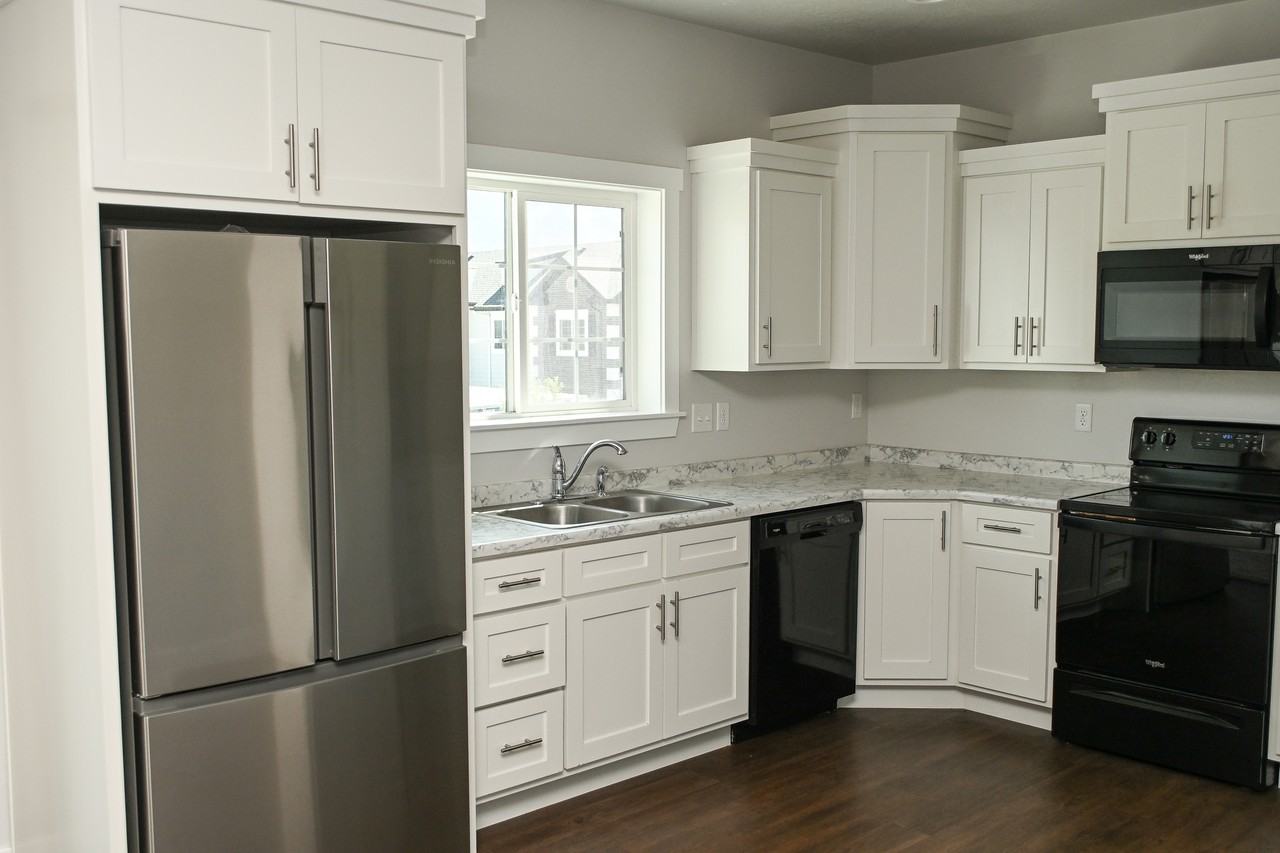 1593 N 160 W - Photo 5 of 16