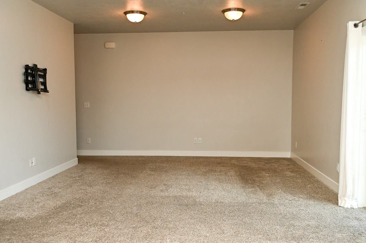 1593 N 160 W - Photo 7 of 16
