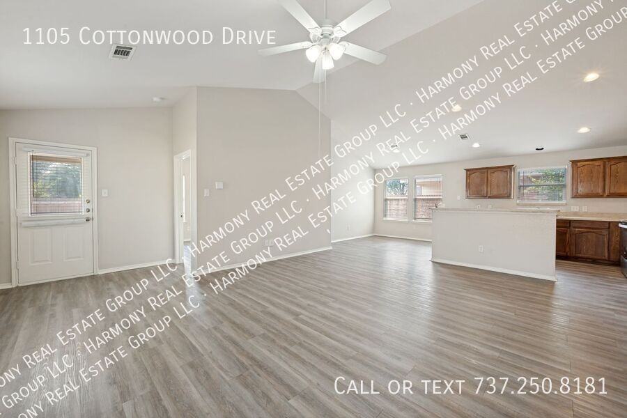 1105 Cottonwood Dr - Photo 2 of 12