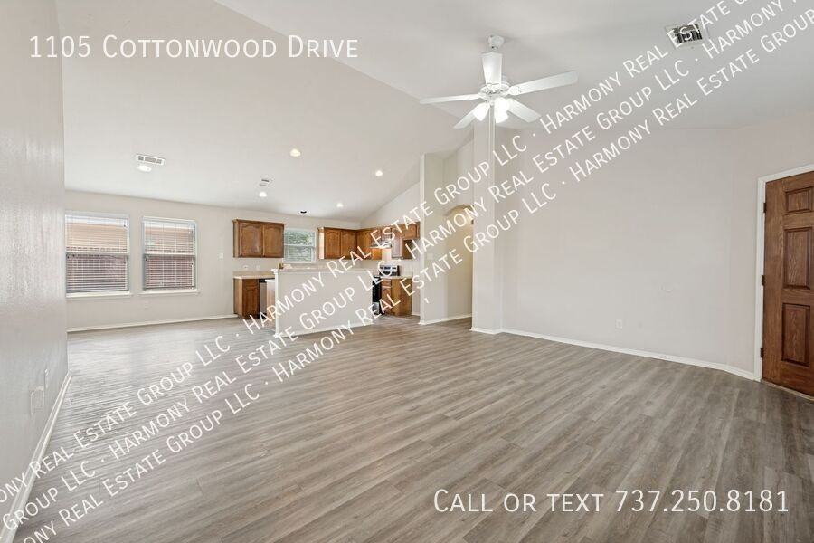 1105 Cottonwood Dr - Photo 3 of 12