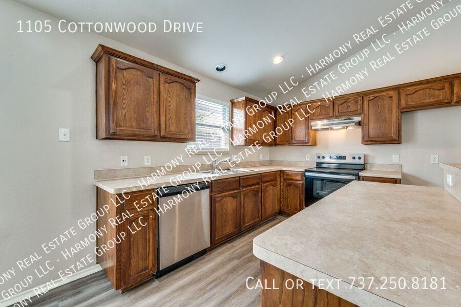 1105 Cottonwood Dr - Photo 4 of 12