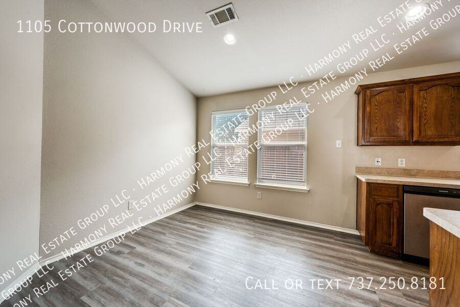 1105 Cottonwood Dr - Photo 5 of 12