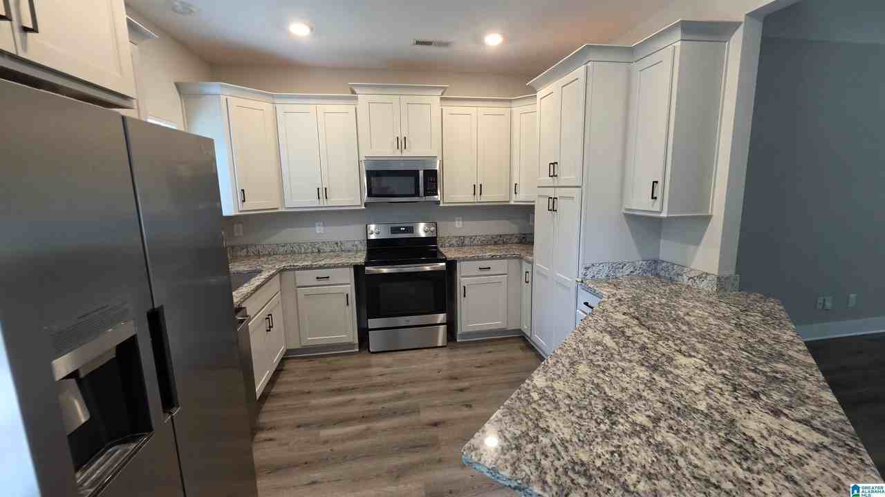 1865 Deborah Dr - Photo 4 of 13