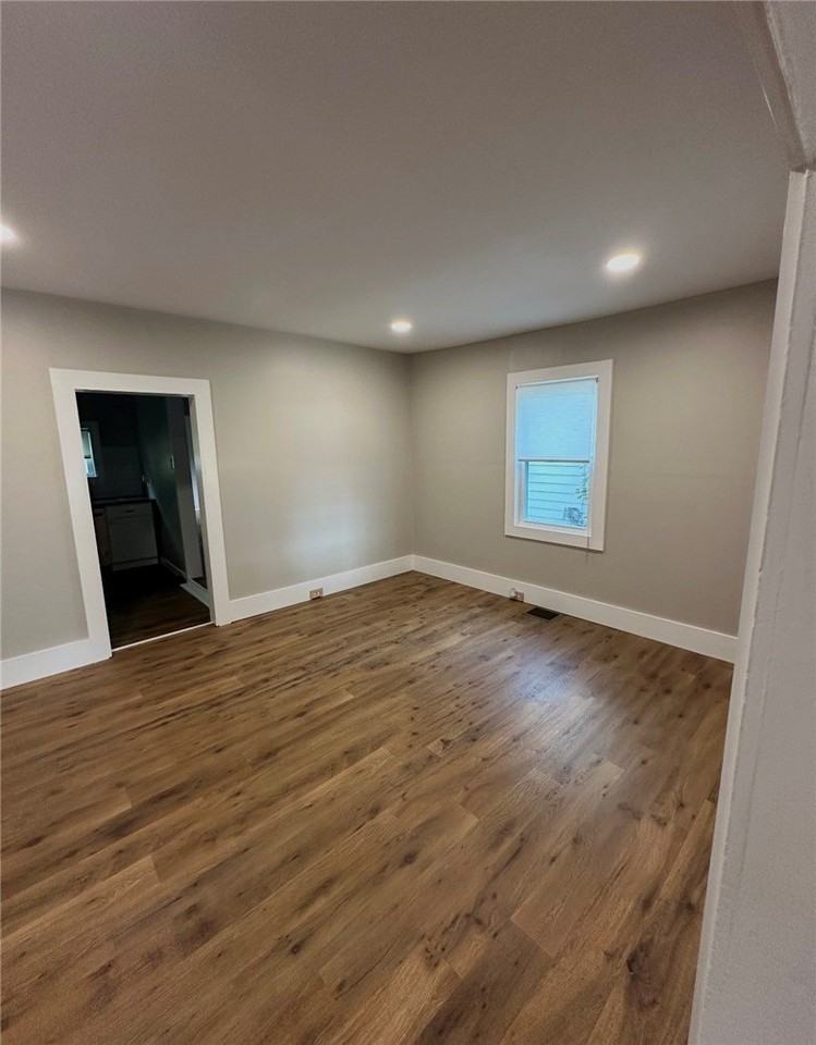 1116 Walnut St - Photo 4 of 8