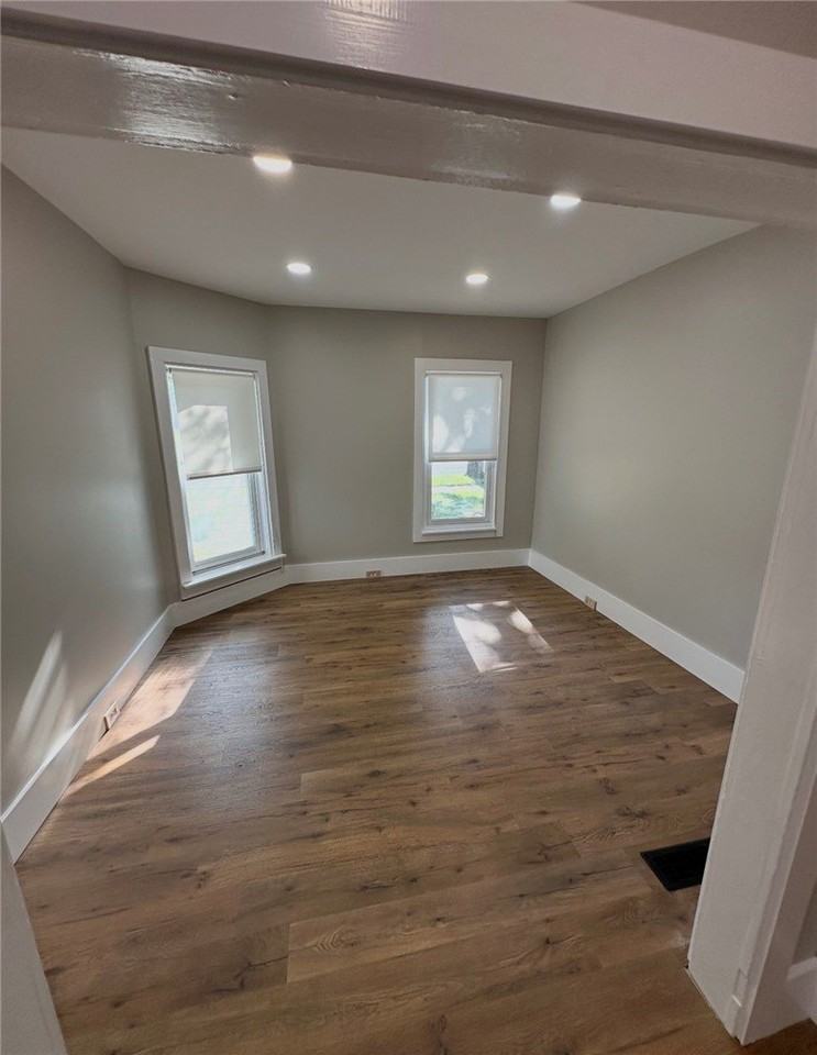 1116 Walnut St - Photo 6 of 8