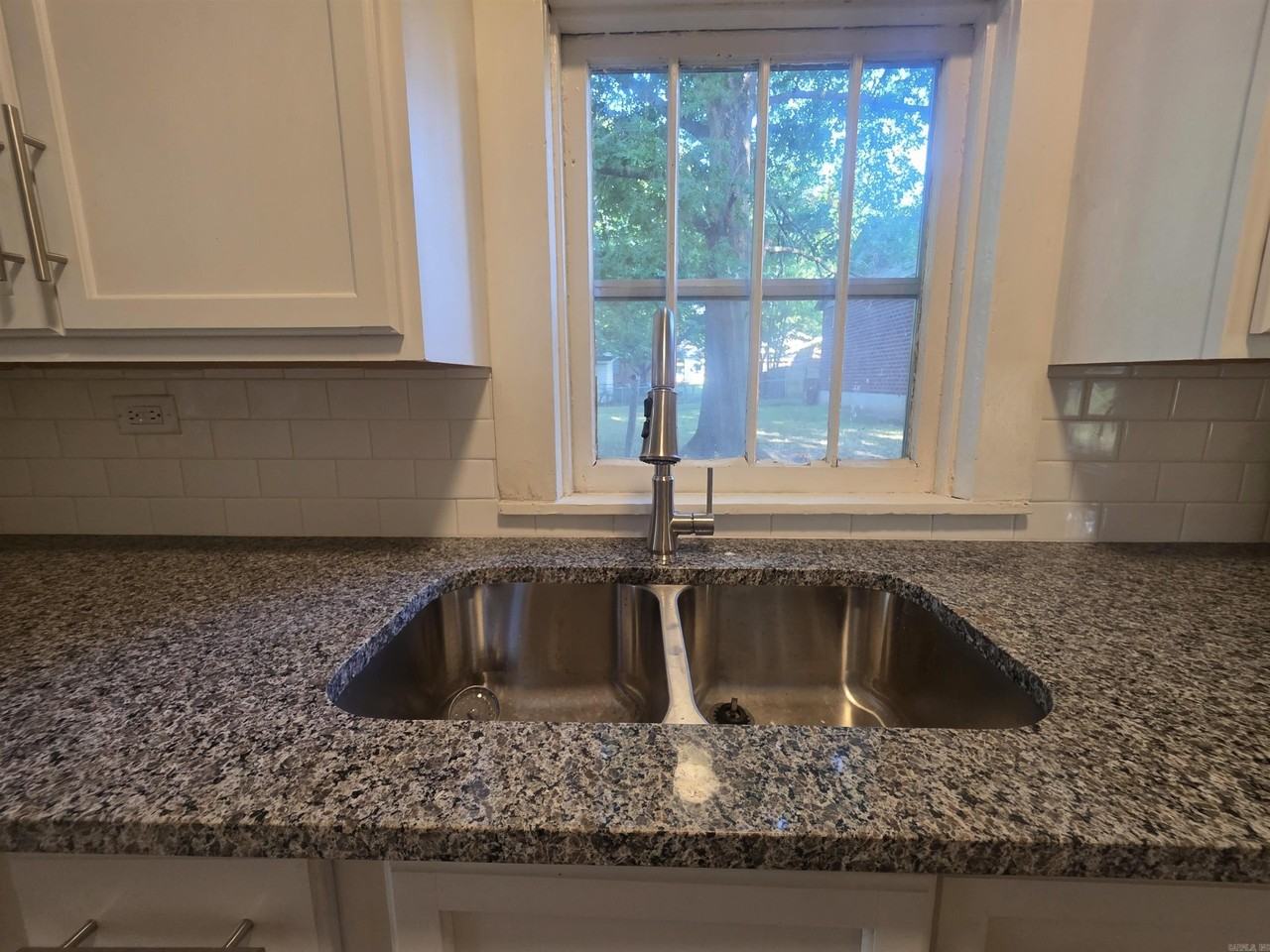 609 N Morrill St - Photo 6 of 15
