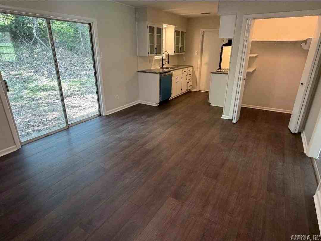 8 Glendale Dr - Photo 3 of 8