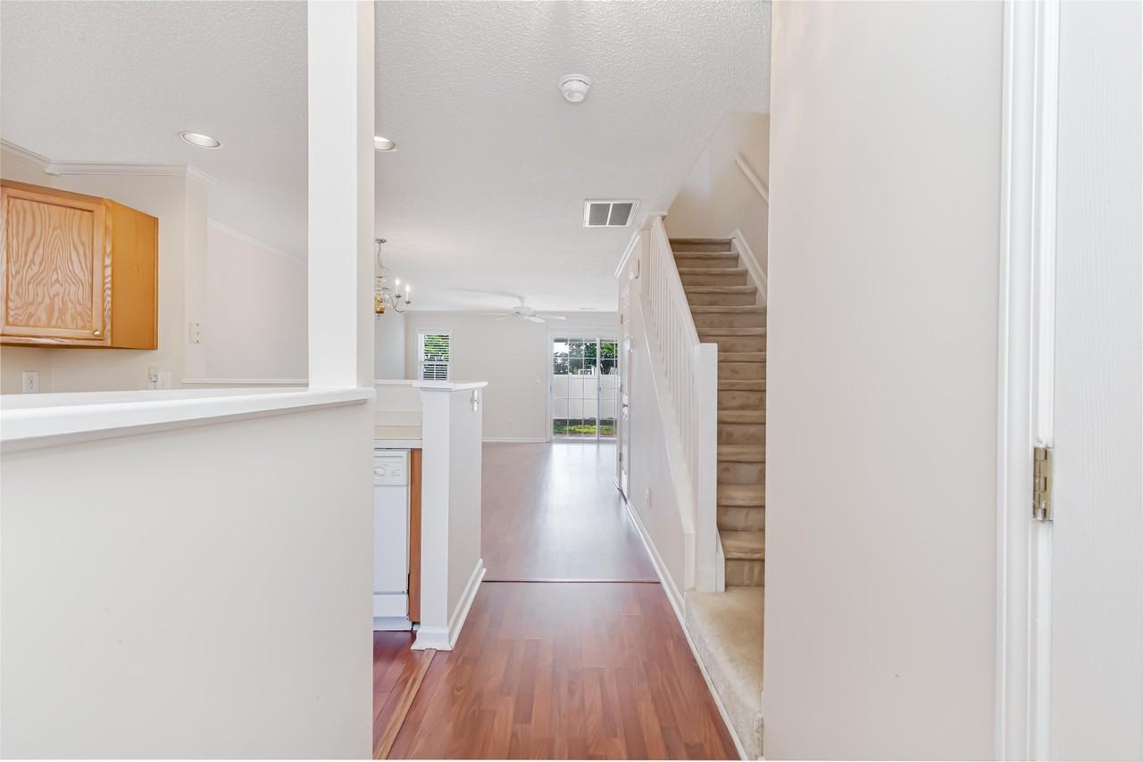 3555 Crepe Myrtle Ct - Photo 3 of 24