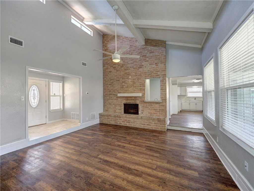 2114 Matagorda Dr - Photo 6 of 32