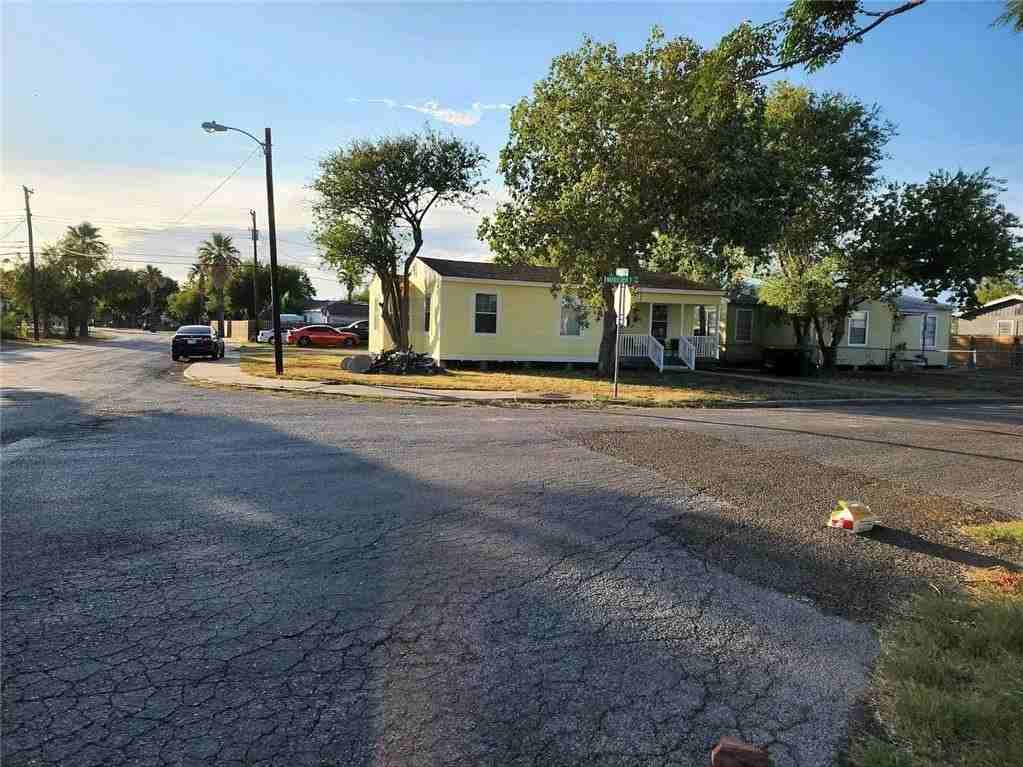 133 E Vanderbilt Dr - Photo 3 of 15