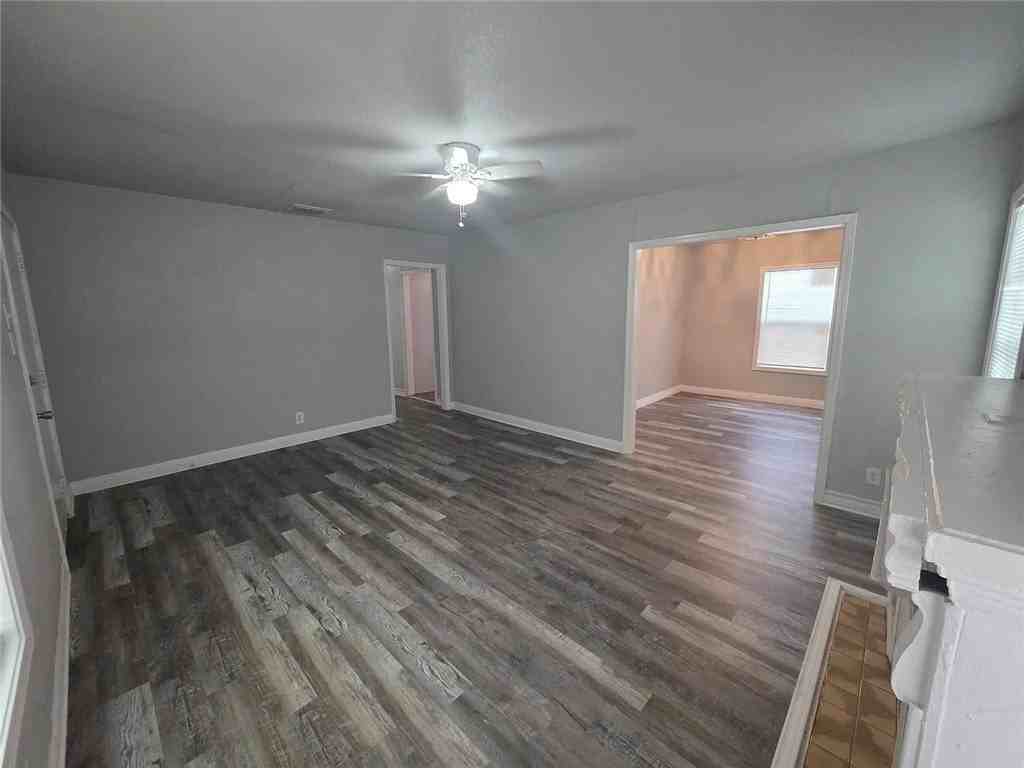 133 E Vanderbilt Dr - Photo 5 of 15