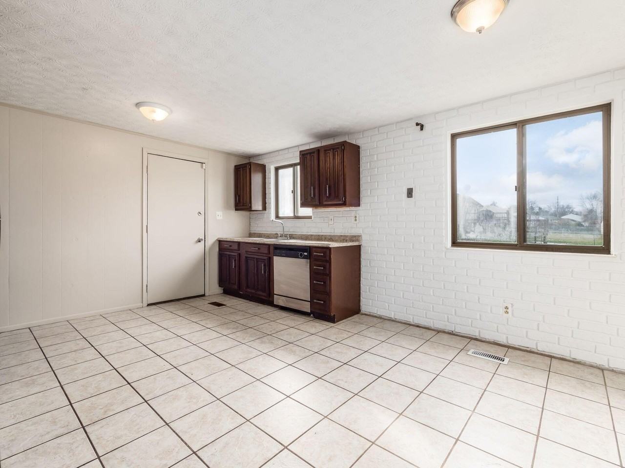 2411 Red Rock Blvd - Photo 7 of 25