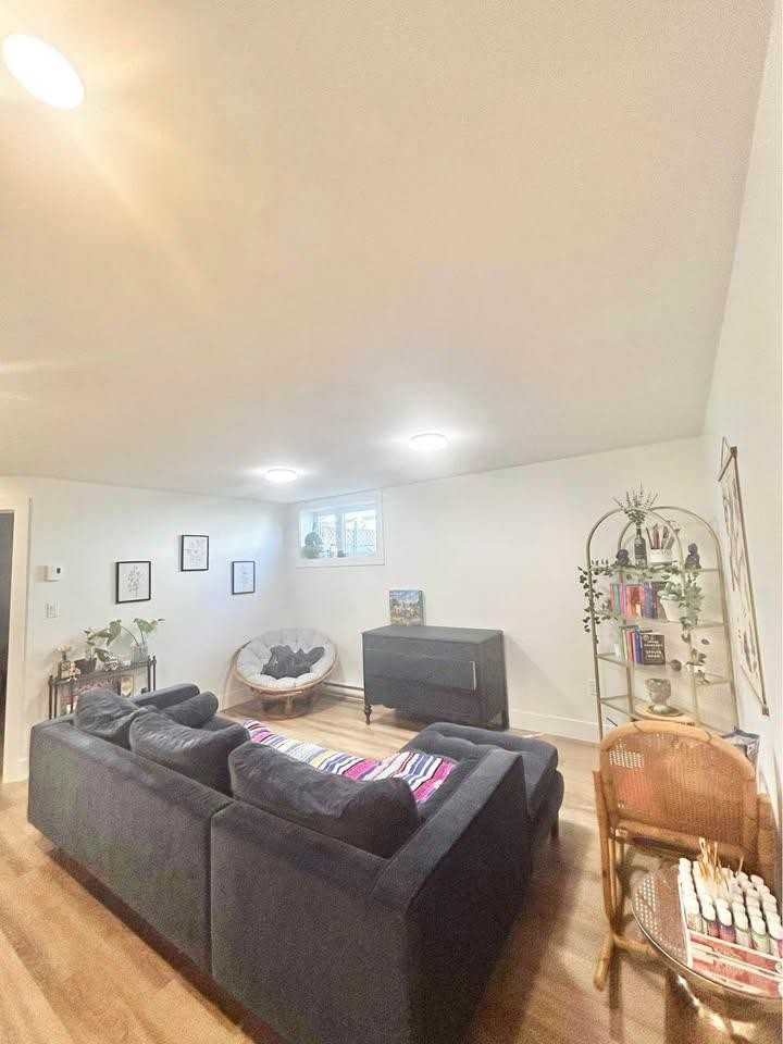 273 Gibson St - Photo 3 of 9